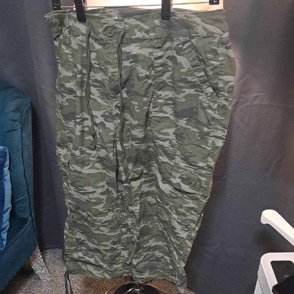 St. John's Bay Women's Green Camouflage Cargo Shorts